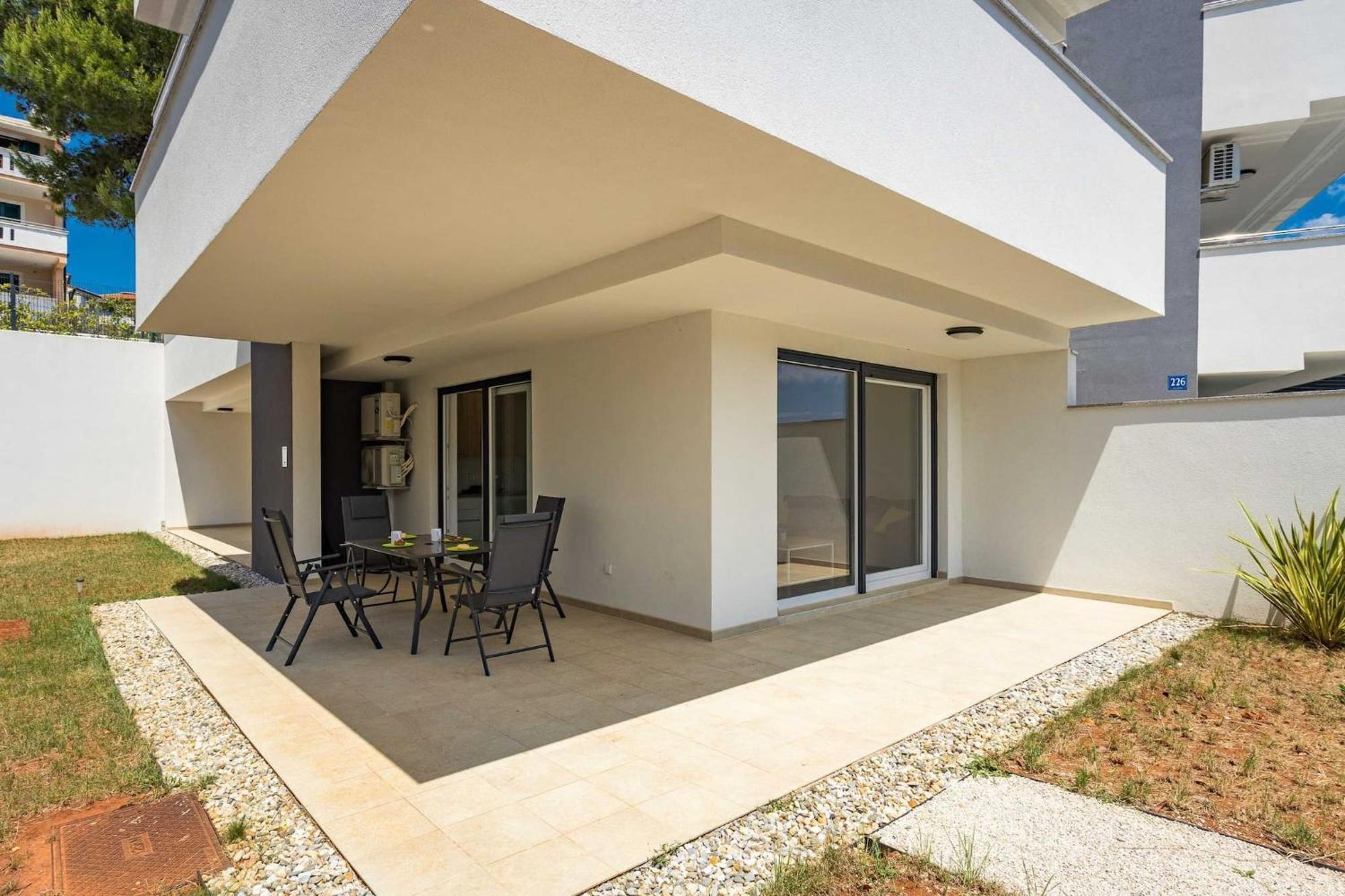 Apartments At Villa Frida Premantura Eksteriør bilde